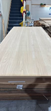 American White Oak
3050x1220mm
Crown cut Mismatched 1F1B