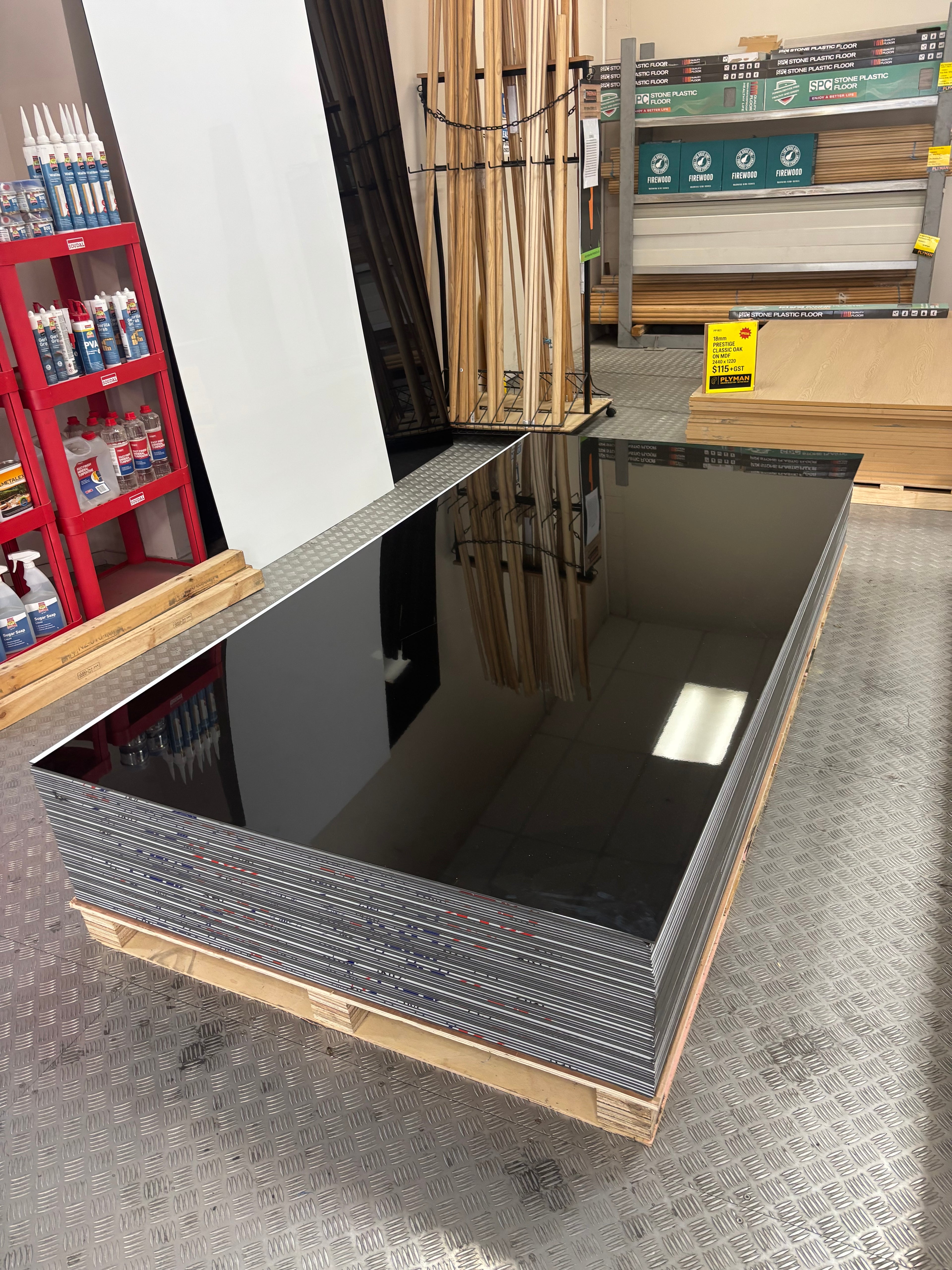ACM wetwall black white gloss 4.5mm thickness panels showcased in store